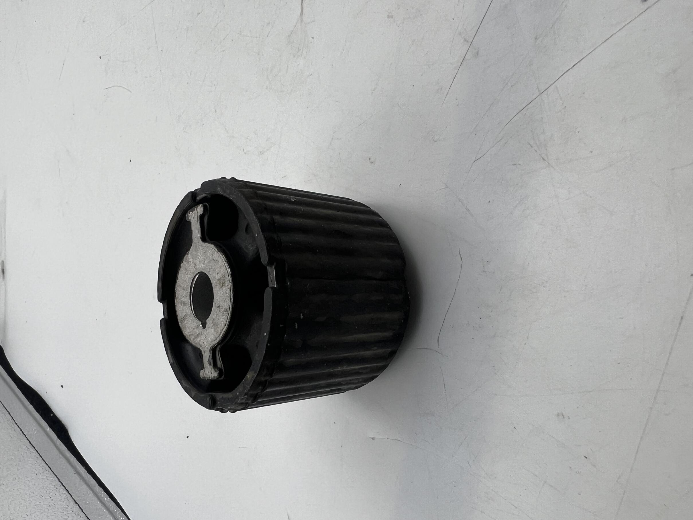 Rear Axle Bushing (Inner Diameter 12.7Outer Diameter61）