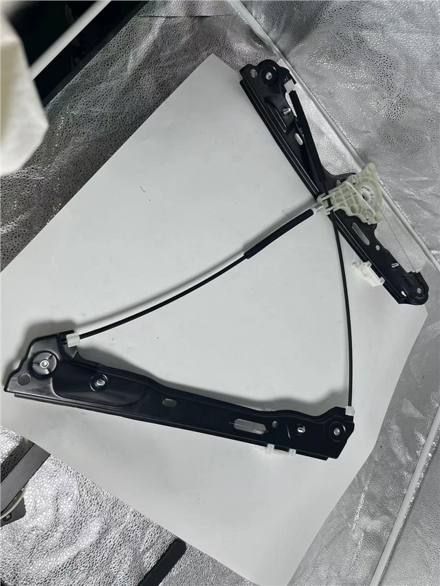 Left Front Lifter Bracket