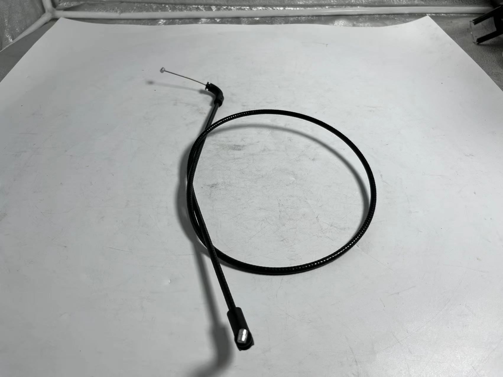 Hood Pull Wiremiddle